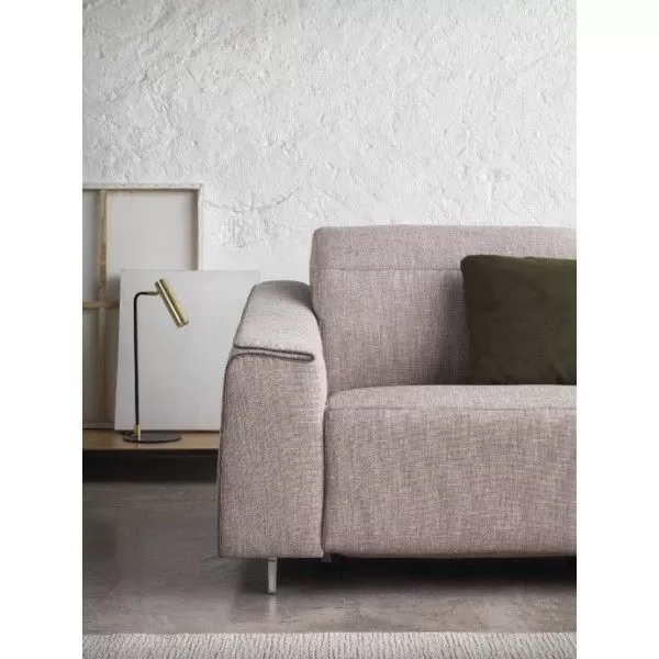 Detalle del brazo del sofá chaiselonge modelo Lugano de Gamamobel